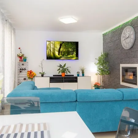 Ferienhaus Holiday Home In Kunj 35610 Brovinje