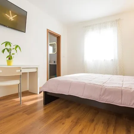 Holiday Home In Kunj 35610 Brovinje